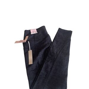 Victoria's Secret Charcoal High-Rise Leggings 24 “
Color gris , size 6 .